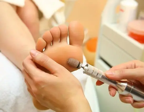 Педикюр с помощью аппарата