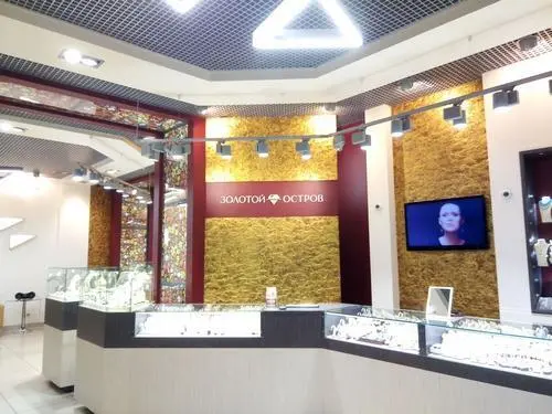 Витражи в интерьере магазина