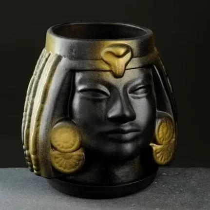 Фото для Кашпо фигурное "Клеопатра", черный с золотом, 1,6л, 16х17х16 см, 6923843
