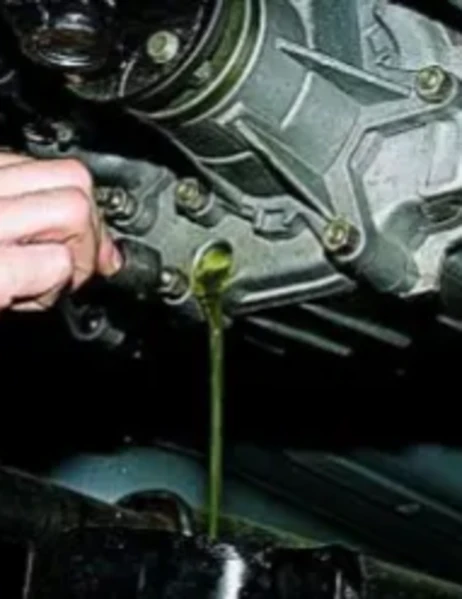 Фото для Замена масла в раздаточной коробке