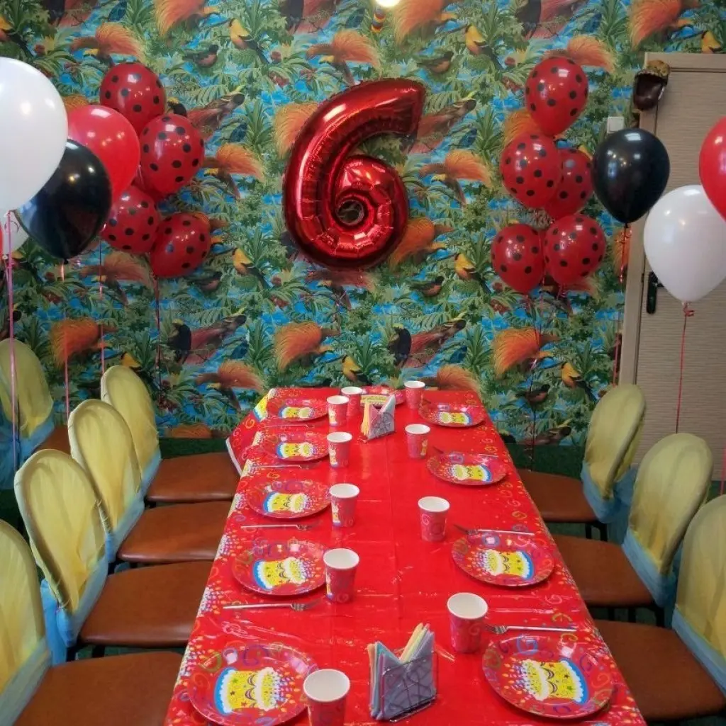 Оформление зала шарами на день рождения 