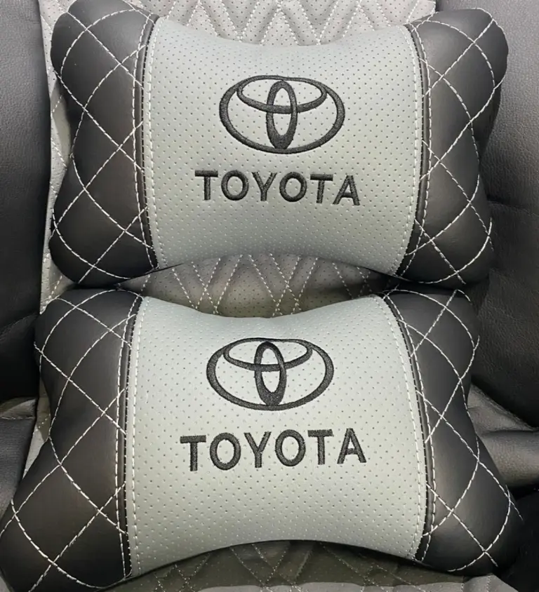 Подушки косточки на подголовник с логотипом авто
