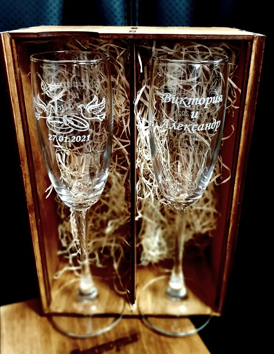 Свадебный бокс с фужерами. Лазерная гравировка может быть любая