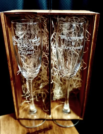 Свадебный бокс с фужерами. Лазерная гравировка может быть любая