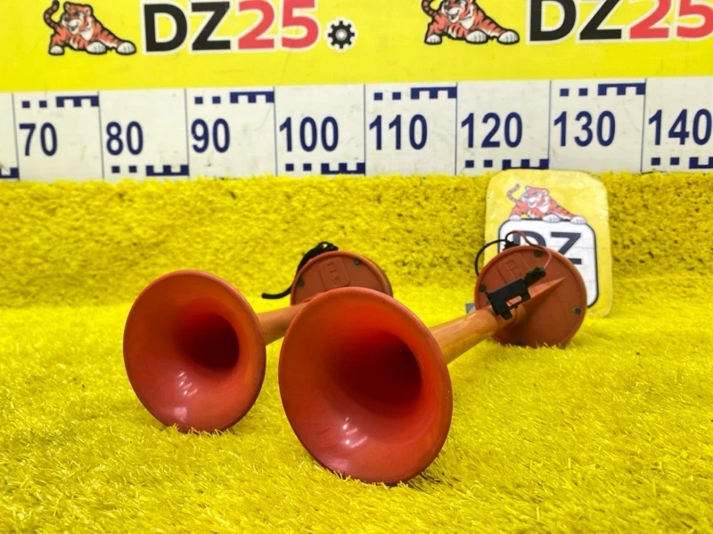 Фото для Сигнал звуковой TOYOTA LAND CRUISER UZJ100W 2UZFE 1999 перед. (б/у)