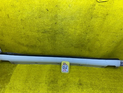 Фото для Накладка на порог SUZUKI ESCUDO/GRAND VITARA TDA4W/TDB4W/TA74W/TD54W/TD94W J24B 2008/Цвет/Z7T лев. (б/у)