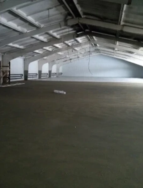 Фото для Полусухая стяжка пола с армированием для складов