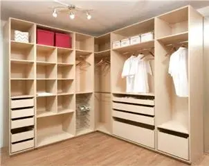 Универсальный гардеробный шкаф