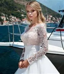 Свадебное платье с закрытым верхом